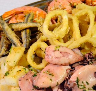La Taberna Casera bandejas con comida de mar 1