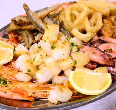 La Taberna Casera bandejas con comida de mar 2
