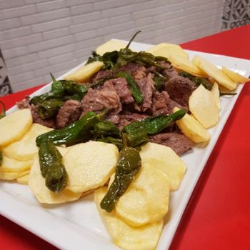 La Taberna Casera plato con carne y verduras